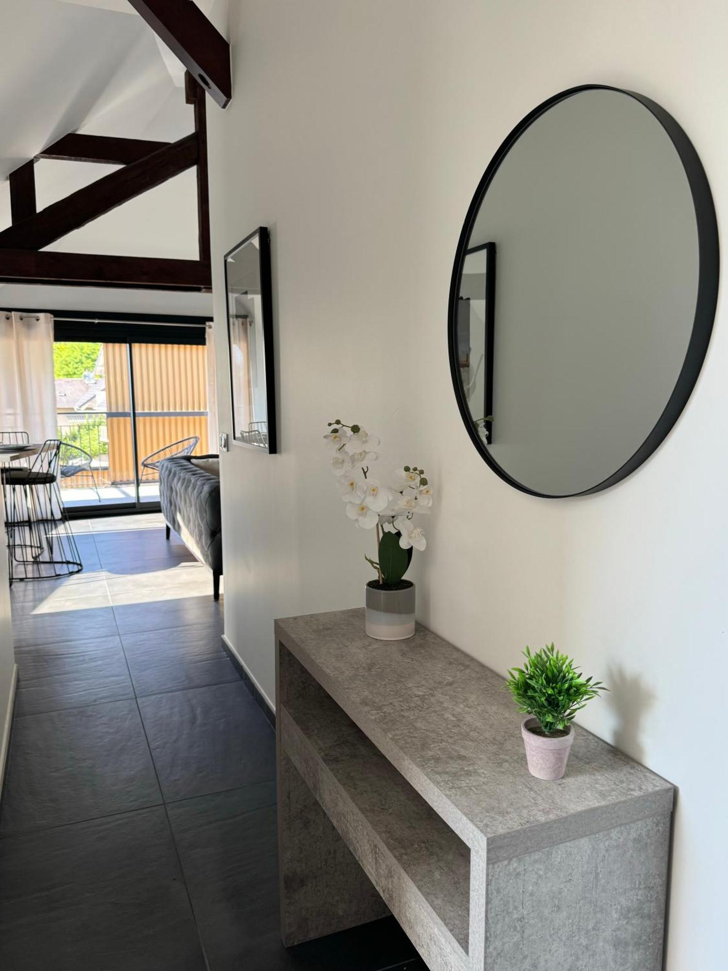 Magnifique Appartement Vue Lac - 5 Personnes Voglans Luaran gambar